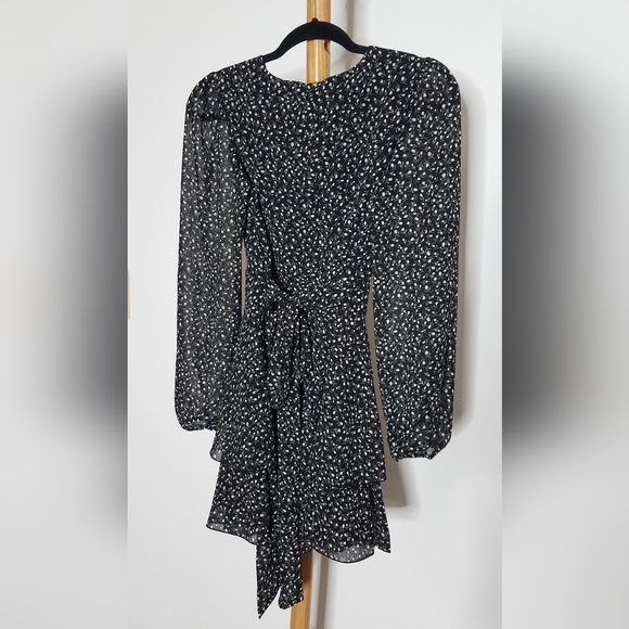 NWT Ditsy Floral Print Chiffon Mini Dress Size Small - Picture 6 of 8